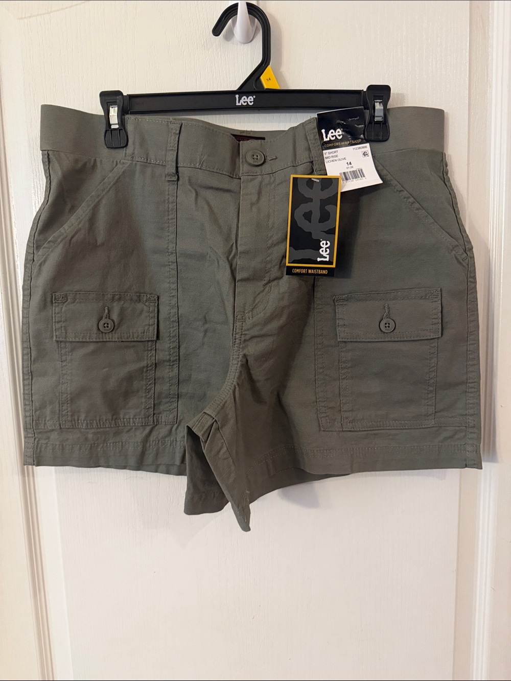 Lee women’s size 14 Olive Cargo Shorts with Front Flap Pockets